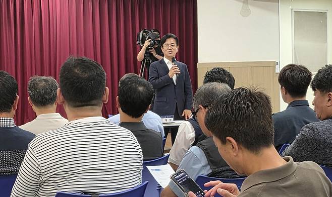 '시민의 광장' 노동자와의 대화 행사장에 참석한 허태정 대전시장 당선인 [촬영 이재림 기자]