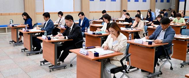 최근 대전 대덕구의회에서 당선인 및 관계 공무원이 참여한 가운데 오리엔테이션이 실시되고 있다. 대덕구의회 제공