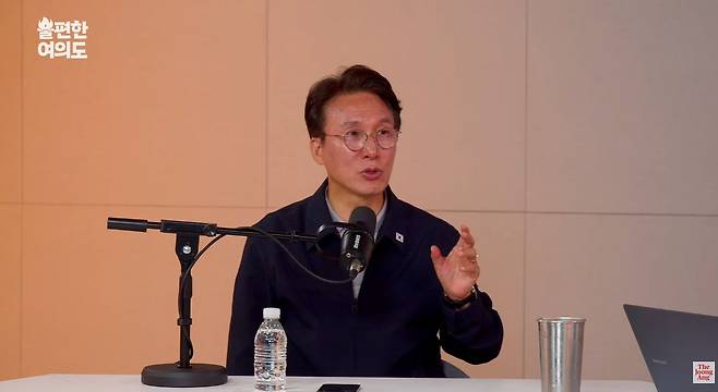 13일 중앙일보 ‘불편한 여의도’에 출연한 김민석 민주당 대표 후보는 “이번 전당대회에 당과 국가의 명운이 달렸다”고 강조했다. [사진 불편한 여의도 캡처]